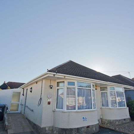 Hilda'S Retreat Accessible Wheel Chair Friendly With Hoist Poole Exteriör bild