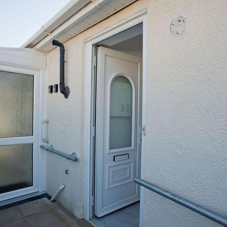 Hilda'S Retreat Accessible Wheel Chair Friendly With Hoist Poole Exteriör bild