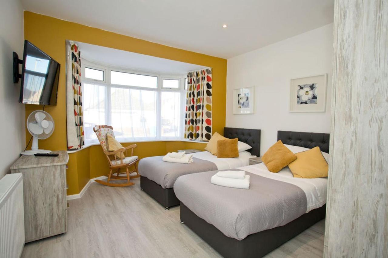 Hilda'S Retreat Accessible Wheel Chair Friendly With Hoist Poole Exteriör bild