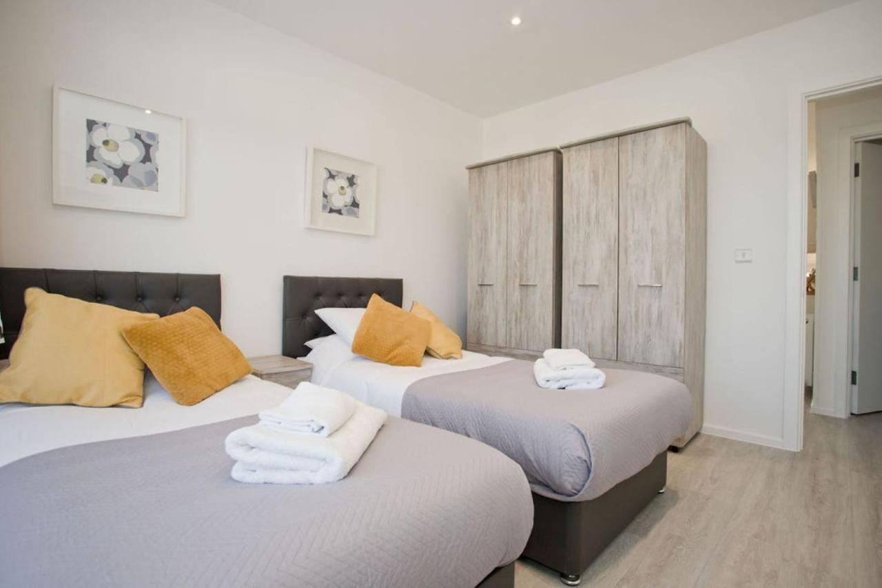 Hilda'S Retreat Accessible Wheel Chair Friendly With Hoist Poole Exteriör bild