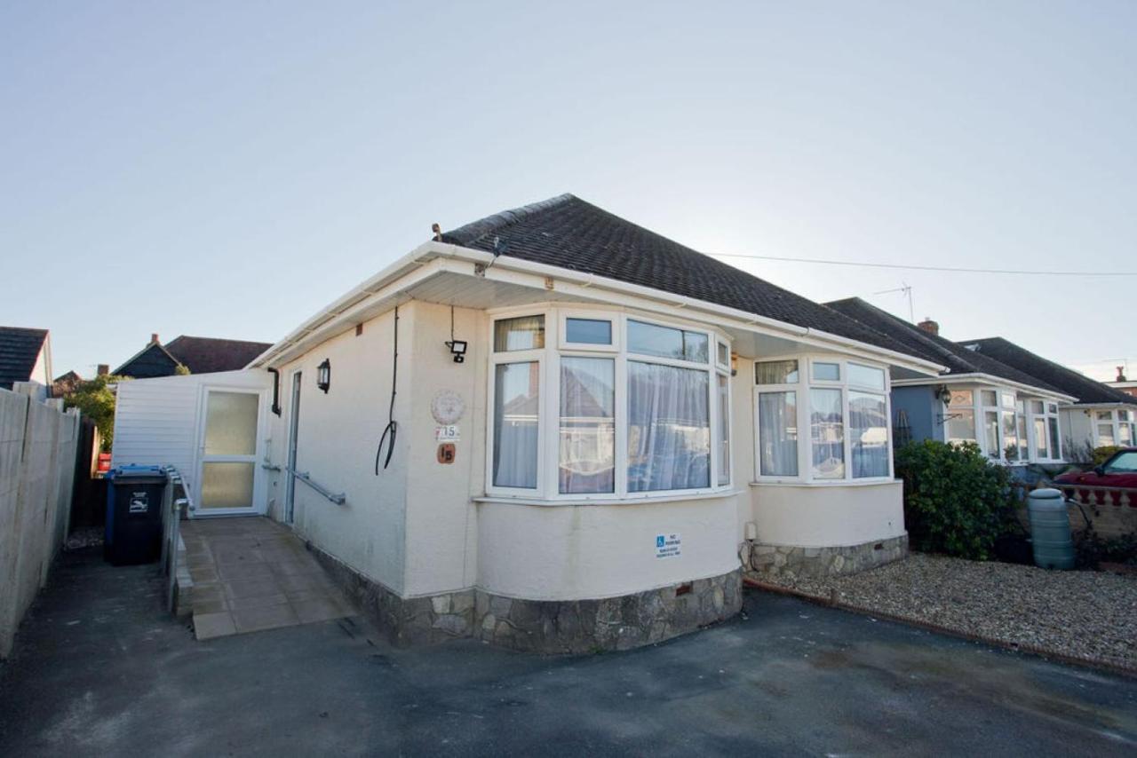 Hilda'S Retreat Accessible Wheel Chair Friendly With Hoist Poole Exteriör bild