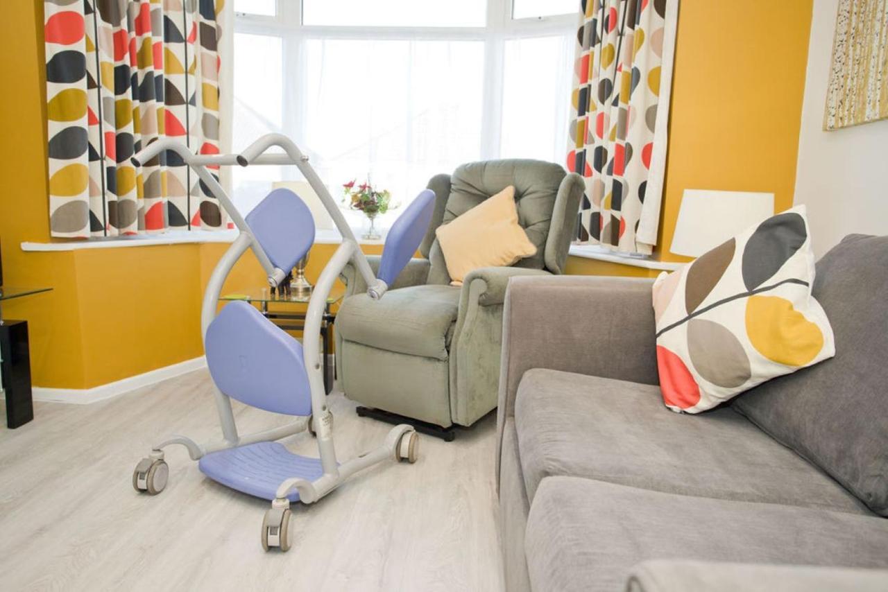 Hilda'S Retreat Accessible Wheel Chair Friendly With Hoist Poole Exteriör bild
