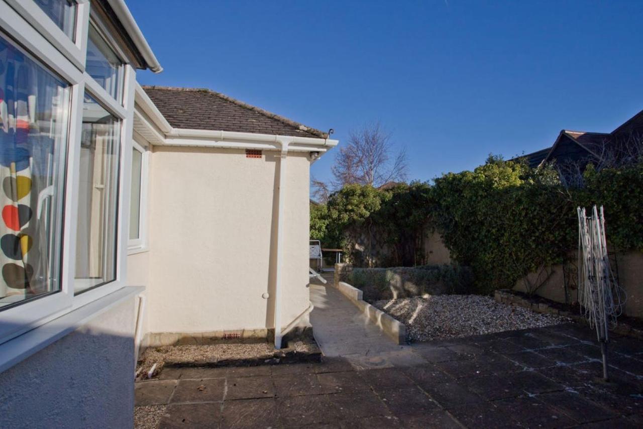Hilda'S Retreat Accessible Wheel Chair Friendly With Hoist Poole Exteriör bild